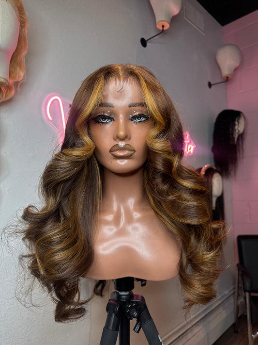 Lisa - 22” glueless closure wig