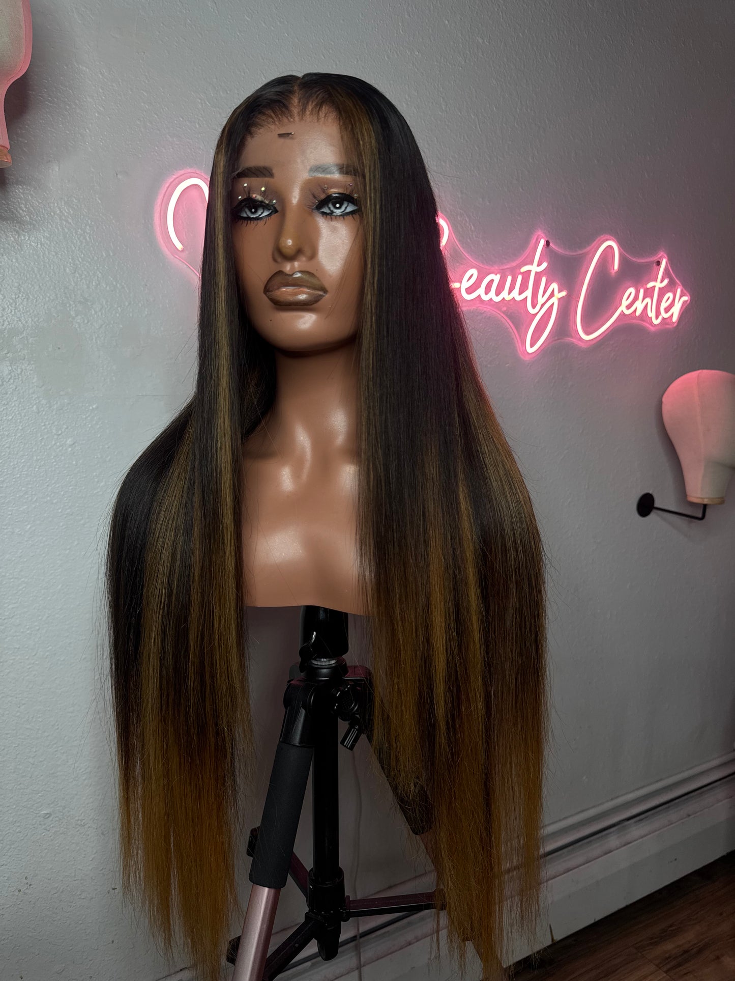 April - 26" higlighted glueless closure unit